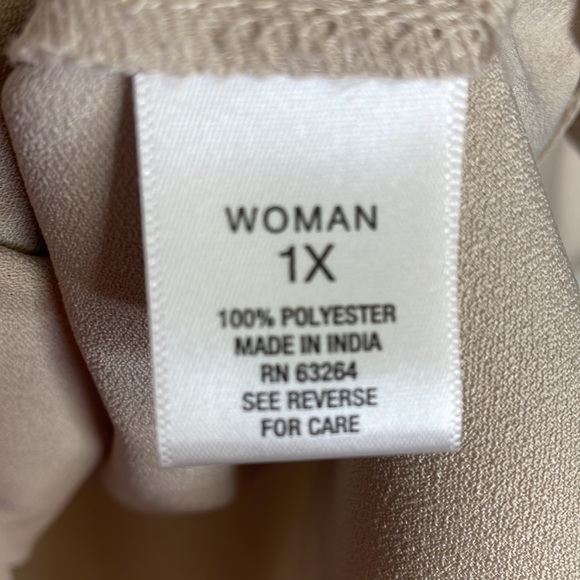 Roz & Ali Ruffle Sleeve on or off shoulder top - Picture 8 of 11